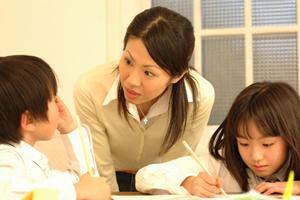学校や企業向けの講演もあります